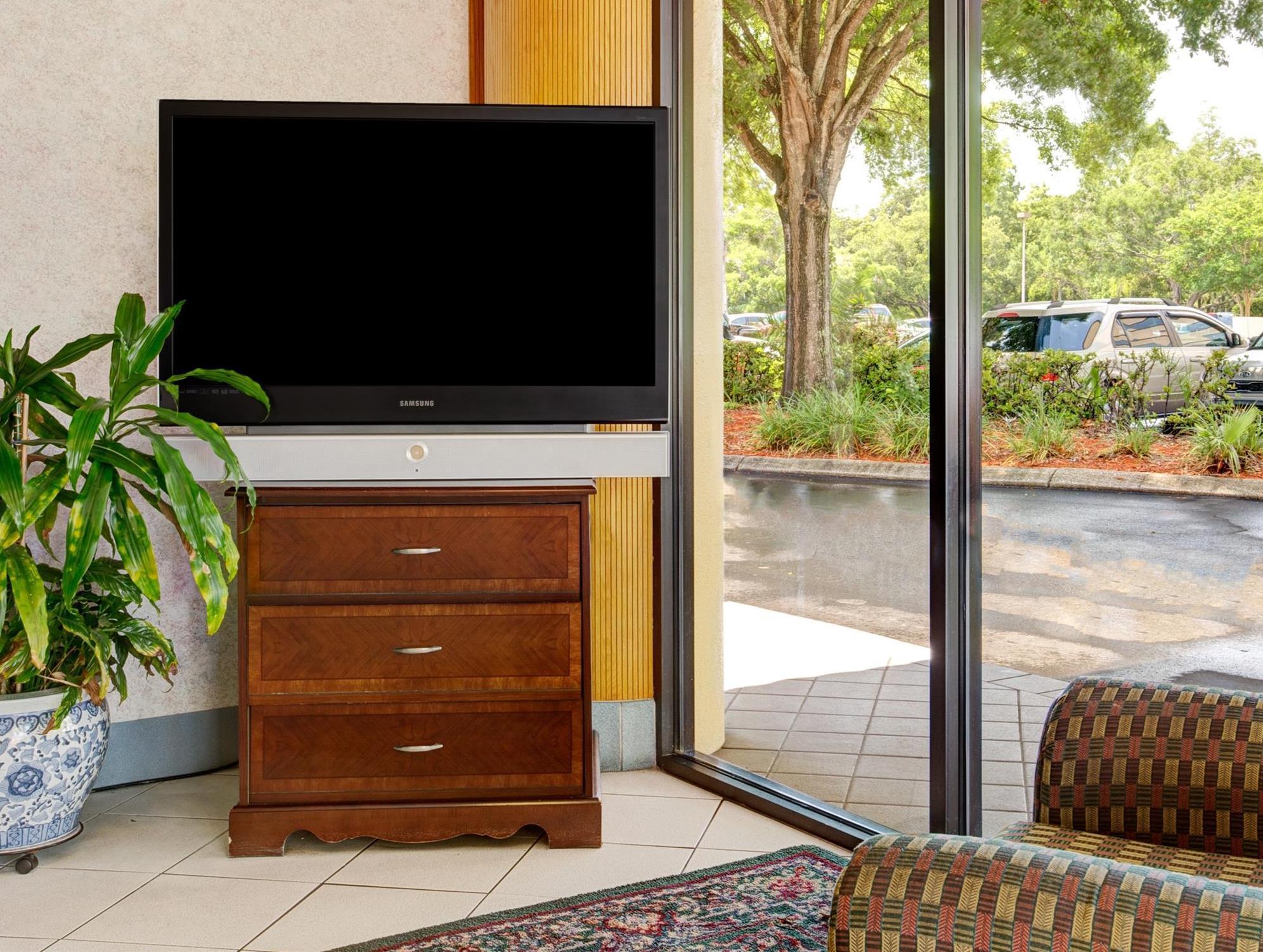 Howard Johnson By Wyndham Clearwater - Dunedin Bagian luar foto