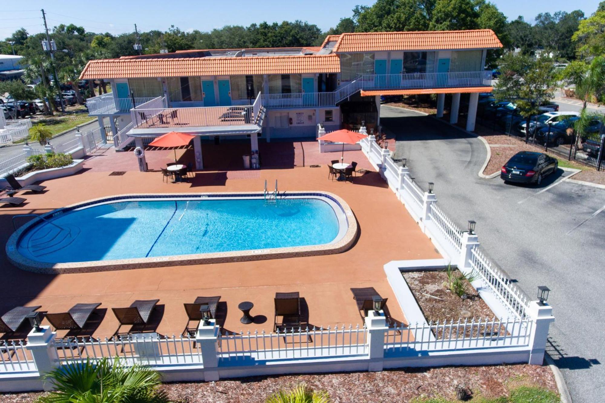 Howard Johnson By Wyndham Clearwater - Dunedin Bagian luar foto