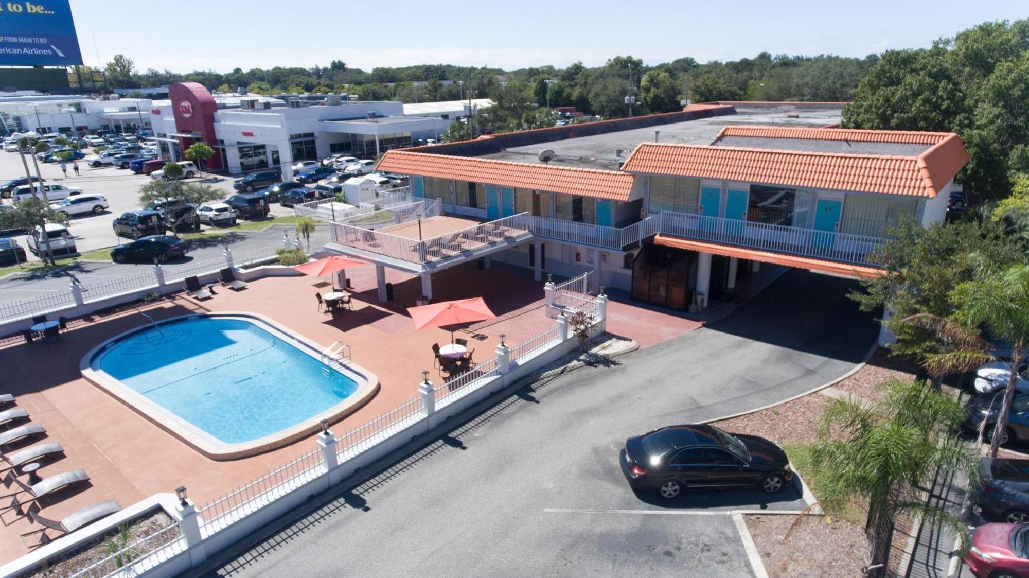 Howard Johnson By Wyndham Clearwater - Dunedin Bagian luar foto
