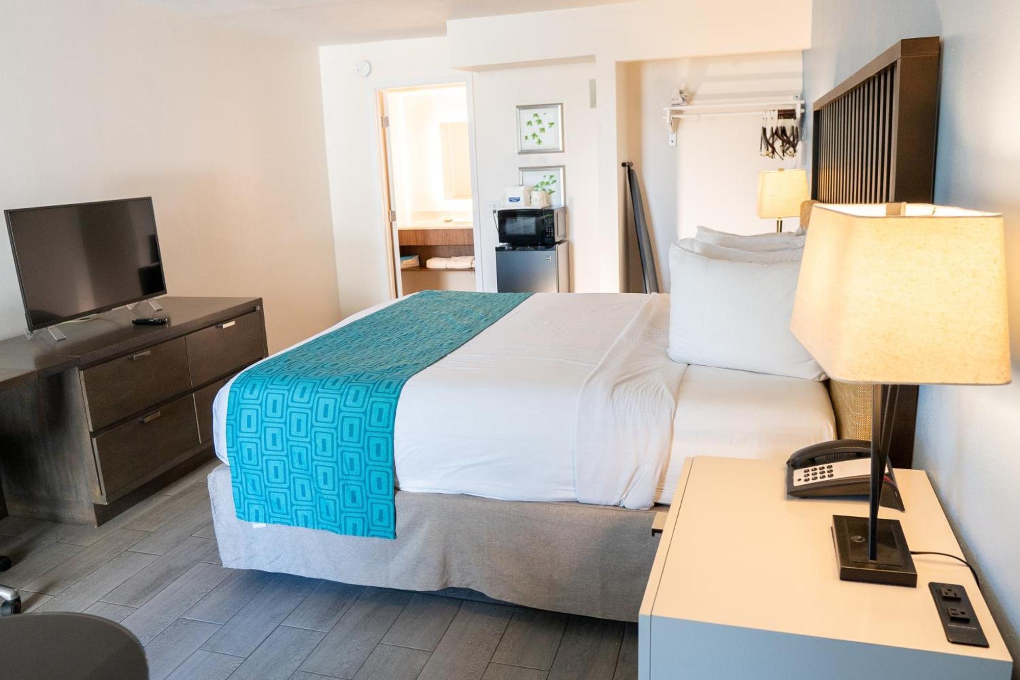 Howard Johnson By Wyndham Clearwater - Dunedin Bagian luar foto