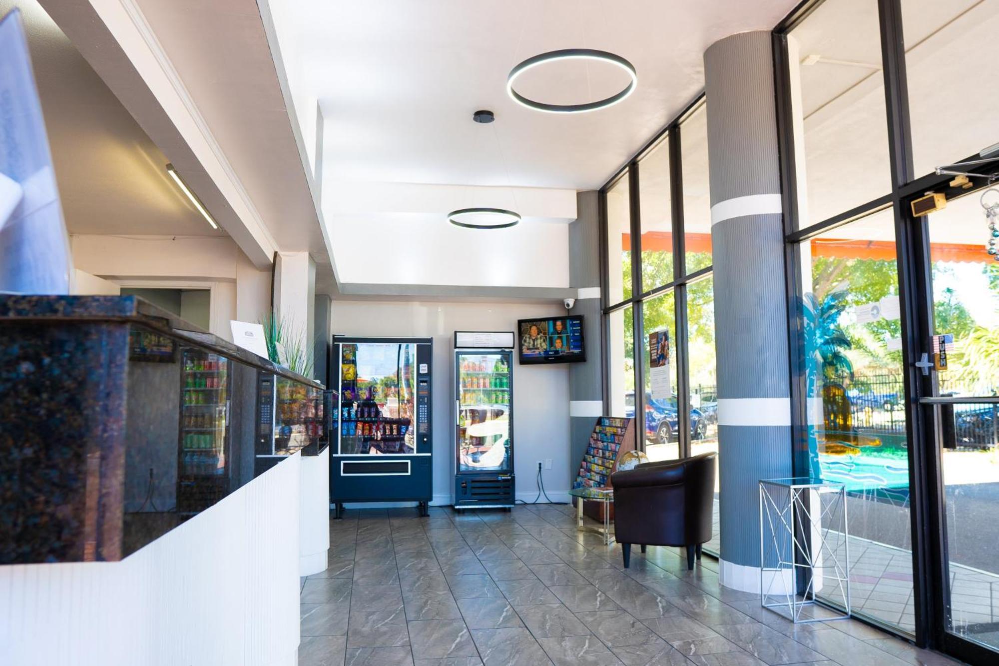 Howard Johnson By Wyndham Clearwater - Dunedin Bagian luar foto