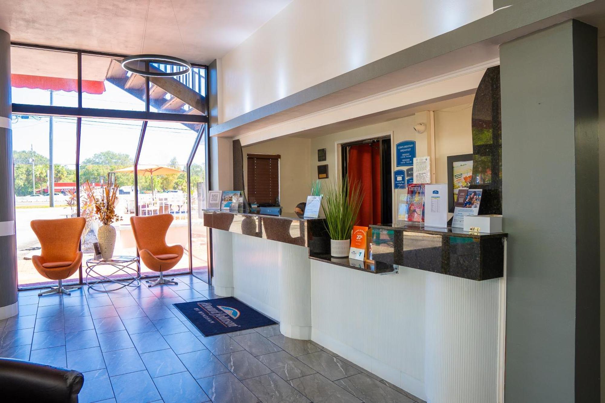Howard Johnson By Wyndham Clearwater - Dunedin Bagian luar foto