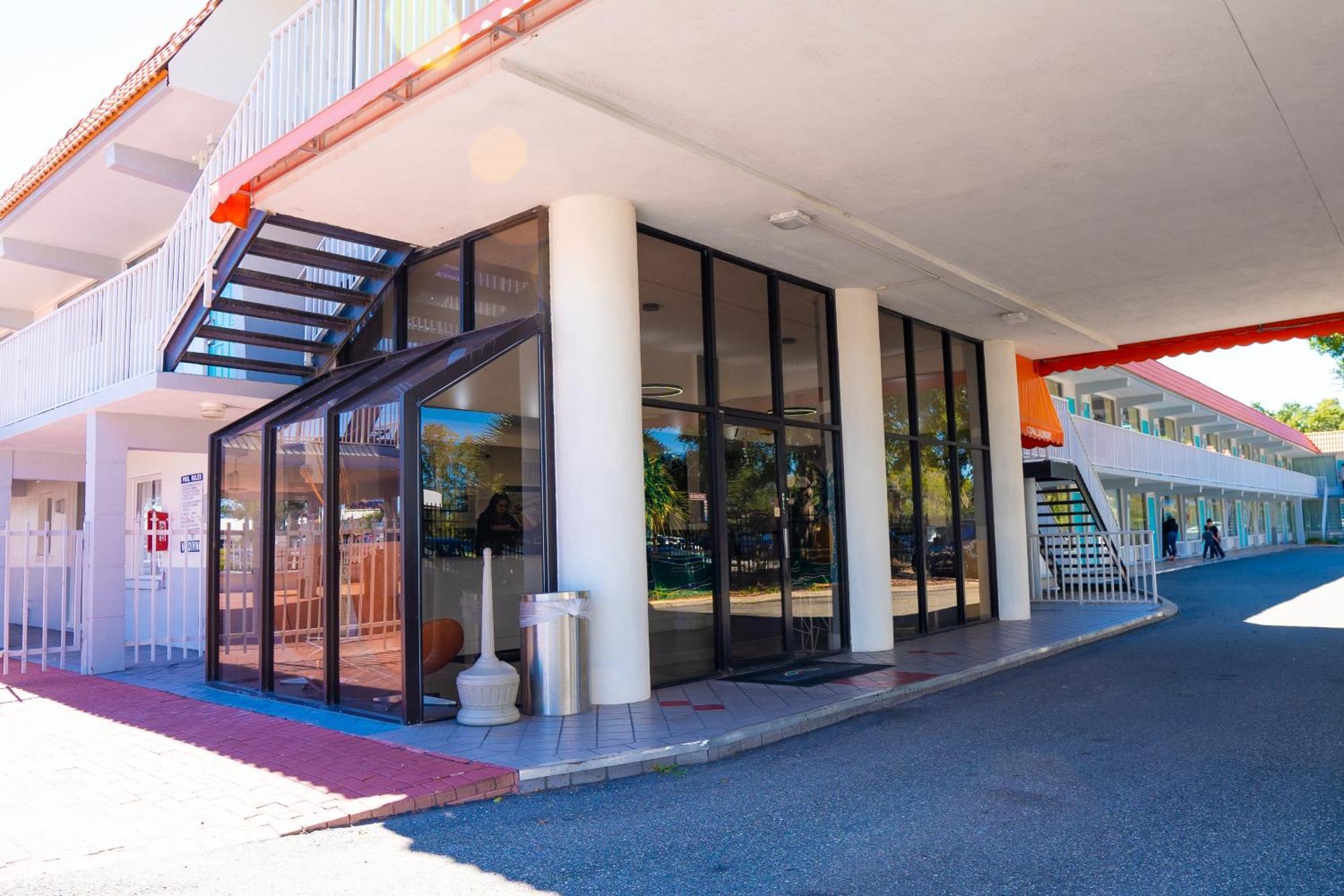 Howard Johnson By Wyndham Clearwater - Dunedin Bagian luar foto