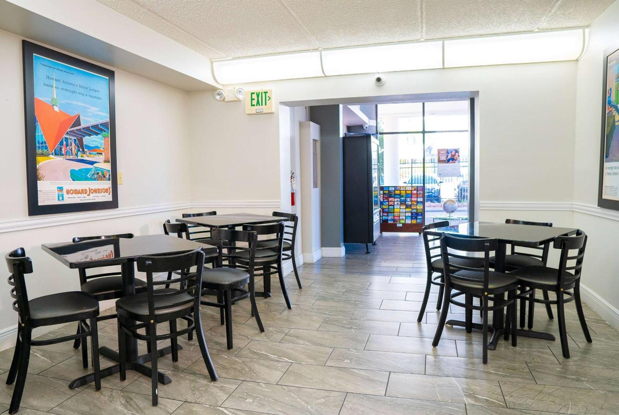 Howard Johnson By Wyndham Clearwater - Dunedin Bagian luar foto