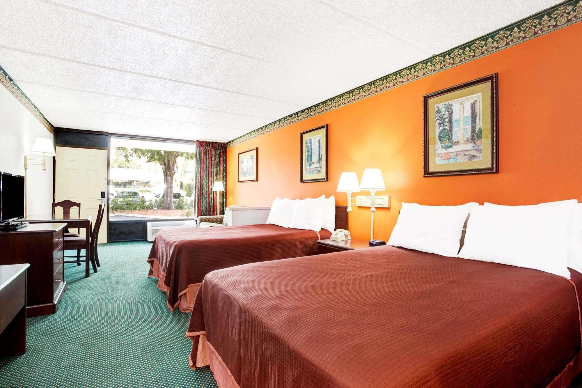 Howard Johnson By Wyndham Clearwater - Dunedin Bagian luar foto