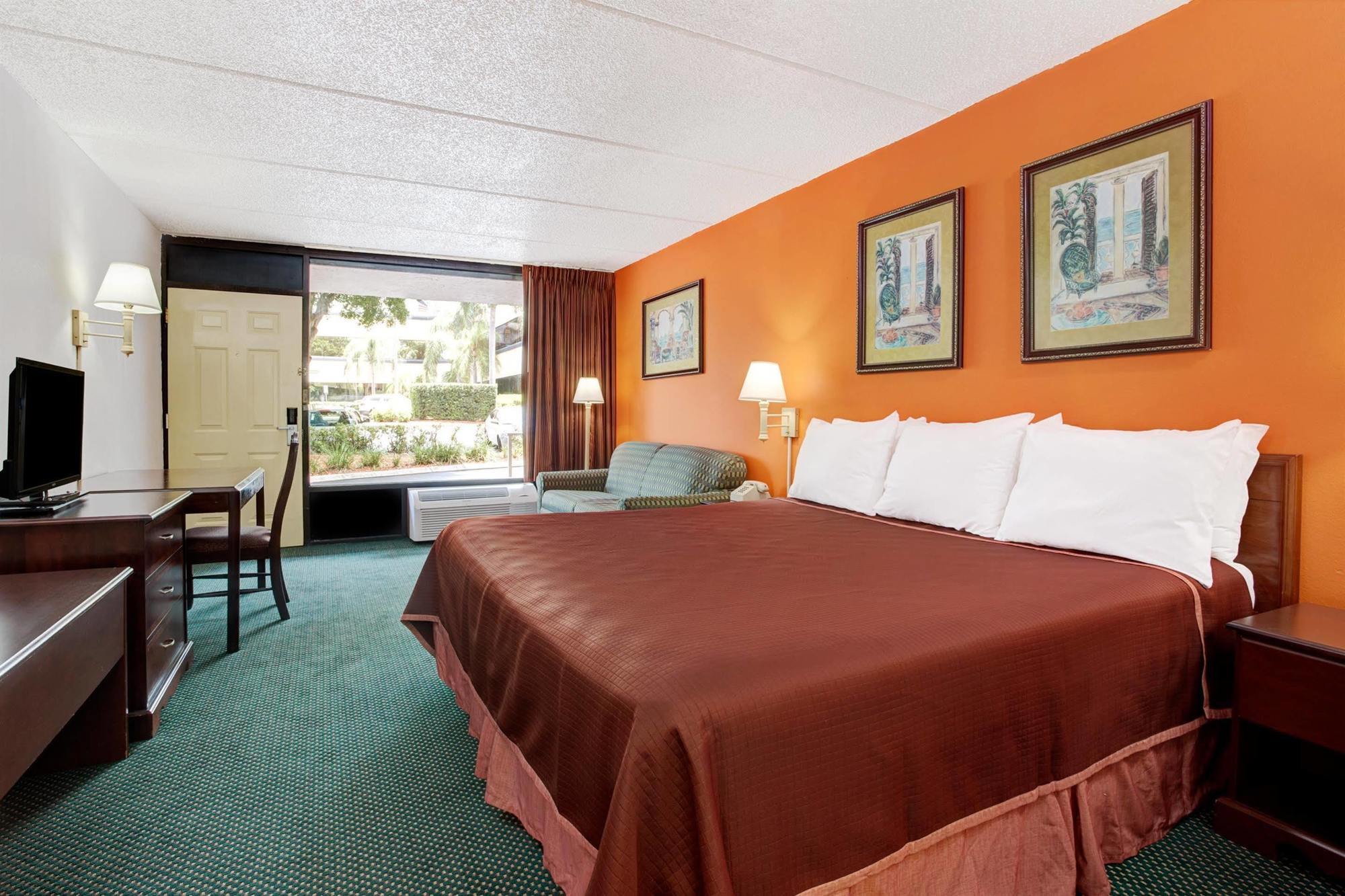 Howard Johnson By Wyndham Clearwater - Dunedin Bagian luar foto