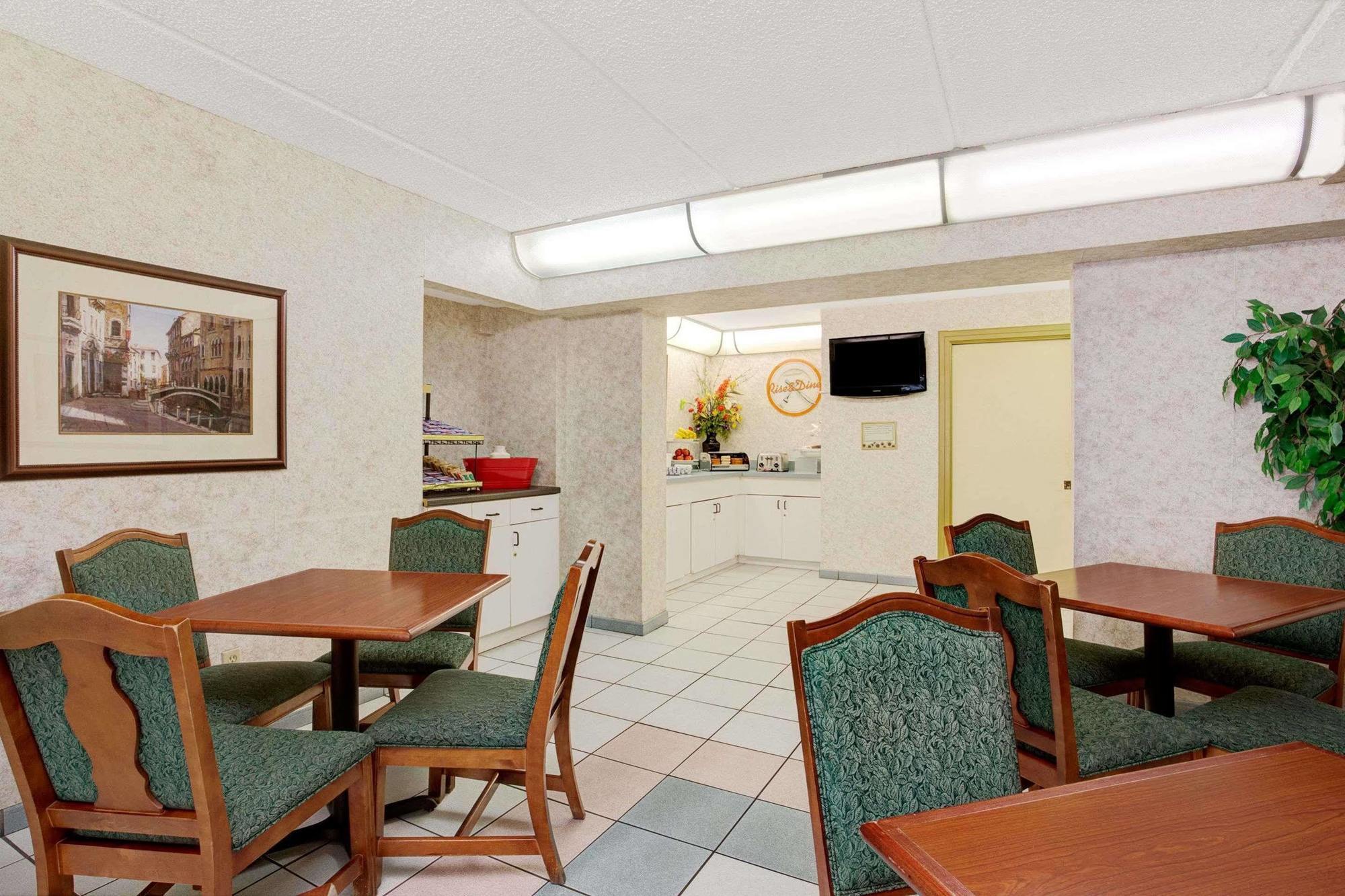 Howard Johnson By Wyndham Clearwater - Dunedin Bagian luar foto