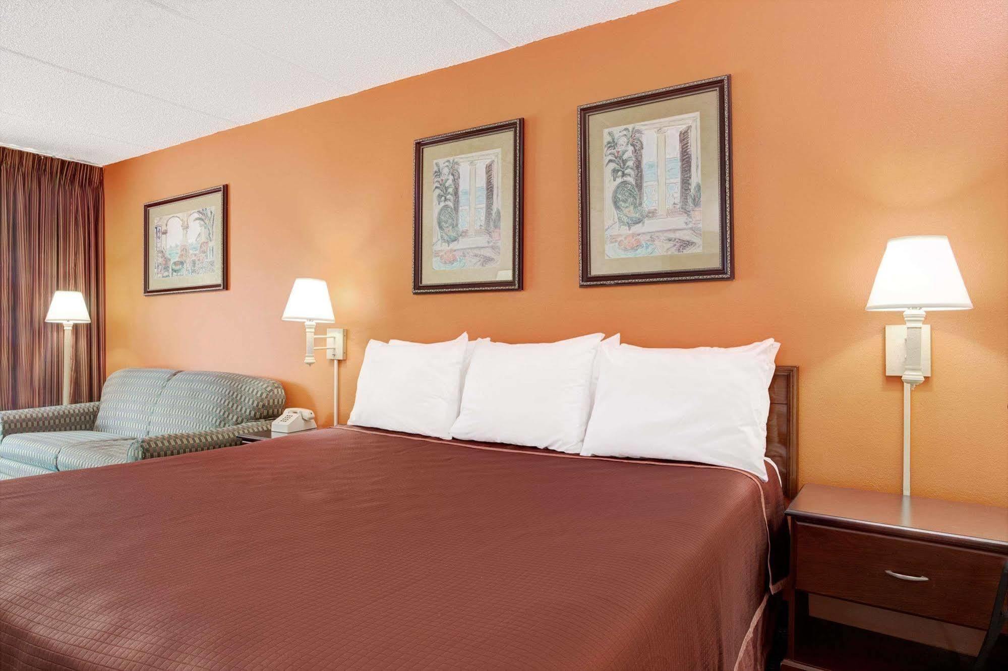 Howard Johnson By Wyndham Clearwater - Dunedin Bagian luar foto